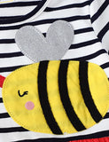 Gestreiftes Kleid mit kleiner Biene