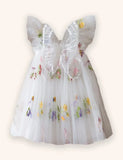 Kleid mit Blumen- und Schmetterlingsstickerei