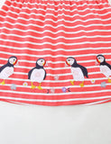 Gestreiftes Kleid mit Pinguin-Applikation