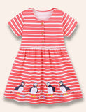 Gestreiftes Kleid mit Pinguin-Applikation