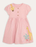 Korallenrosa Kleid mit Giraffen-Applikation und Knopfleiste vorne