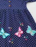 Blaues Kleid mit Schmetterlingsapplikation und Knopfleiste vorne