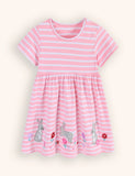 Kleid mit Blumenhasen-Applikation