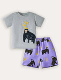 Set aus kurzem T-Shirt mit Orang-Utan-Applikation und bedruckten Shorts