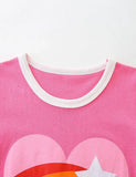Camiseta de manga curta com estampa arco-íris Love